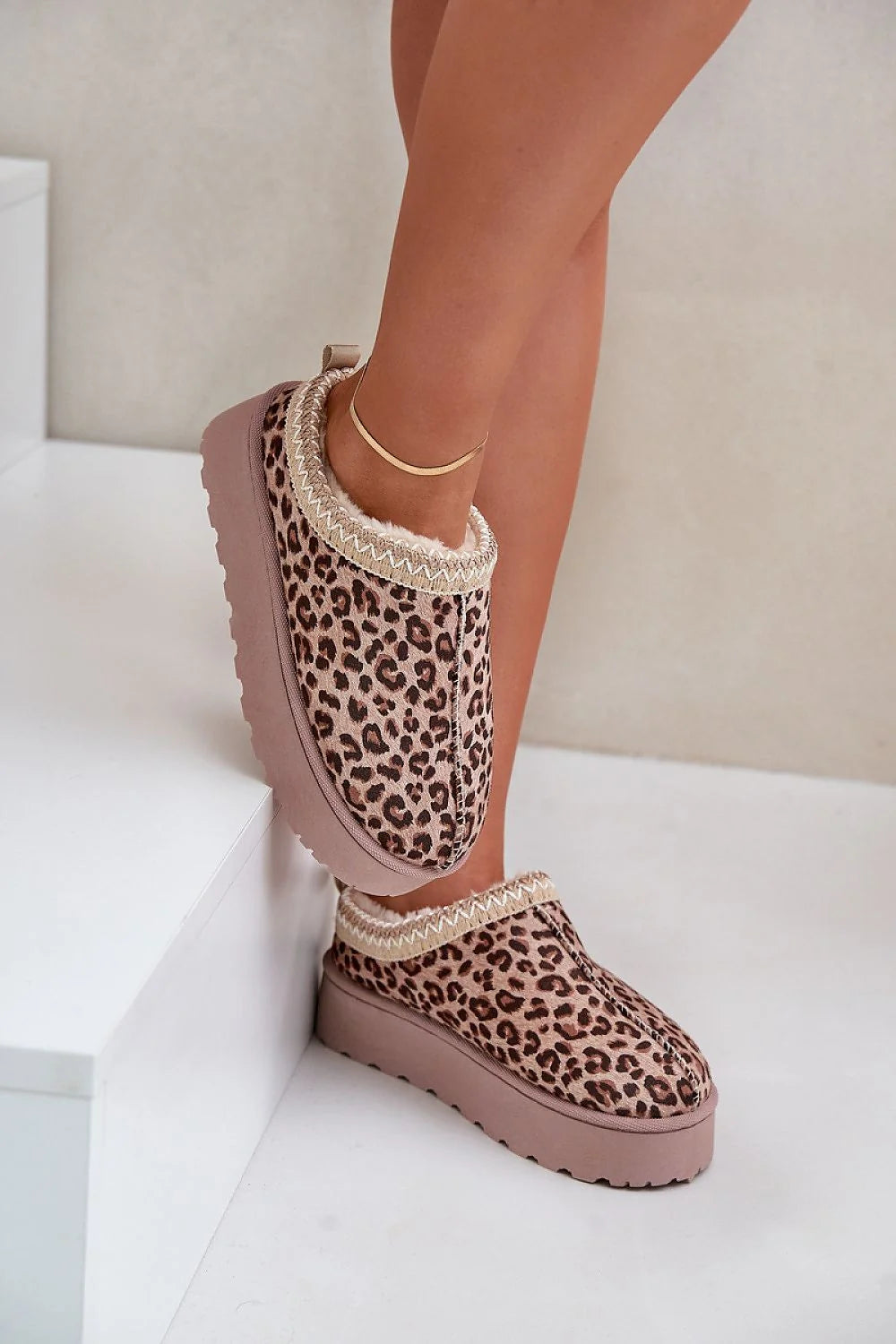 Bottes de neige Step in Style femmes suédine écologique fourrure douce motif léopard finition fourrure beige confort isolation froid promenades hivernales