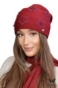 Bonnet Kamea élégant pour femme en laine mélange couleur bordeaux motifs floraux perles ajustement parfait automne hiver