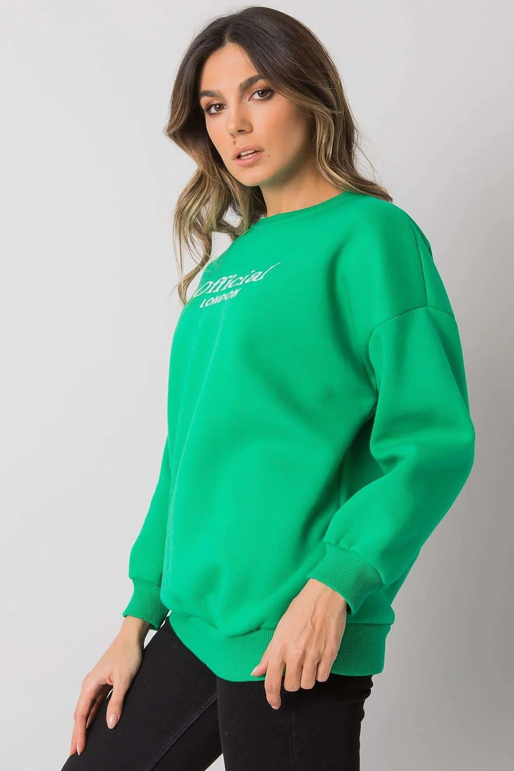 Sweatshirt coton bleu marine style urbain décontracté manches longues inscription mode femme moderne chic