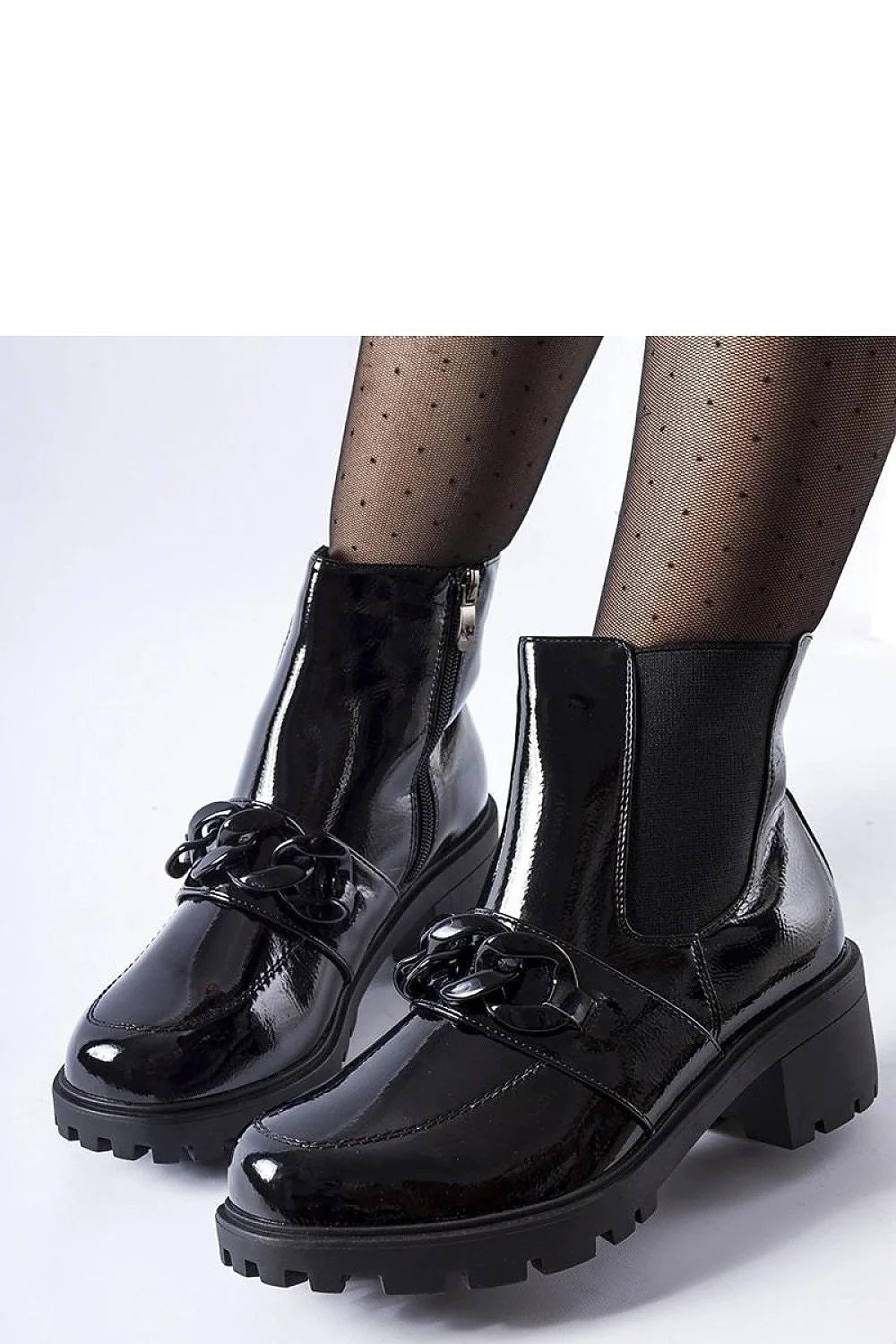 Bottes élégantes en cuir verni noir avec chaîne métallique, zip latéral et semelle caoutchouc, hauteur talon 5,5 cm, collection automne/hiver, bottines modernes pour femme