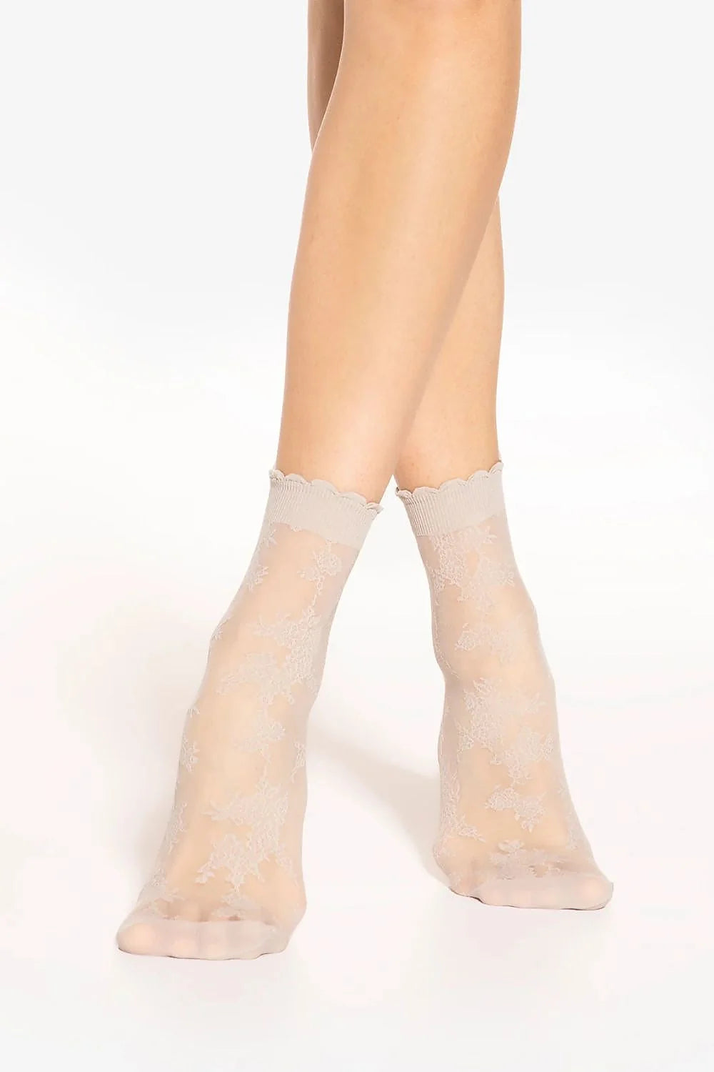 Chaussettes hautes femmes motifs floraux dentelle beige clair élégance summer sandals heels
