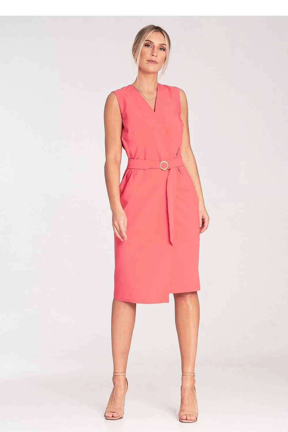 Robe élégante pour femme en corail sans manches avec ceinture dorée, genou long, coupe structurée, polyester et viscose, occasions formelles et professionnelles