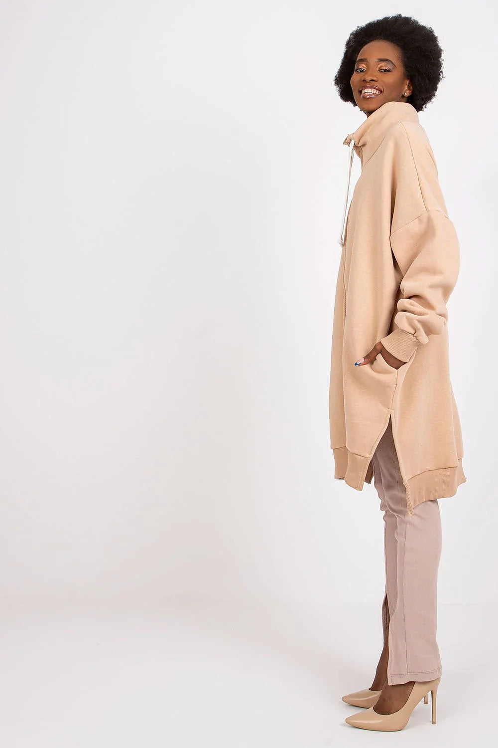 Sweat à capuche coton beige clair oversize urbain confort chic fermeture éclair poches latérales
