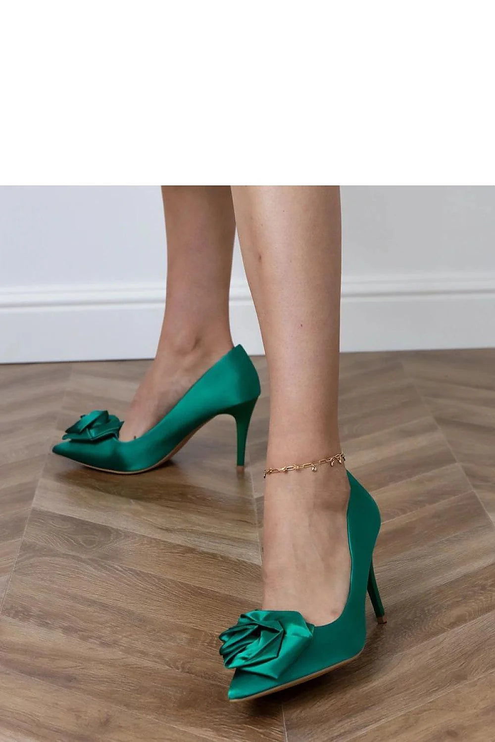 escarpins satinés vert émeraude bout pointu rosace talons aiguilles 9cm élégants sensuels confortables semelle cuir écologique mariage soirée chic