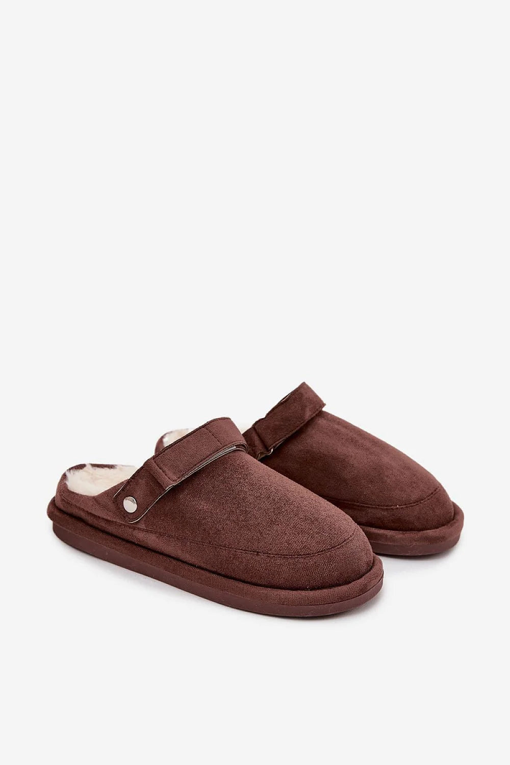 pantoufles mules femmes suédine éco chocolat bout fermé arrondi talon ouvert fourrure crème doublure bride réglable velcro semelle caoutchouc antidérapante