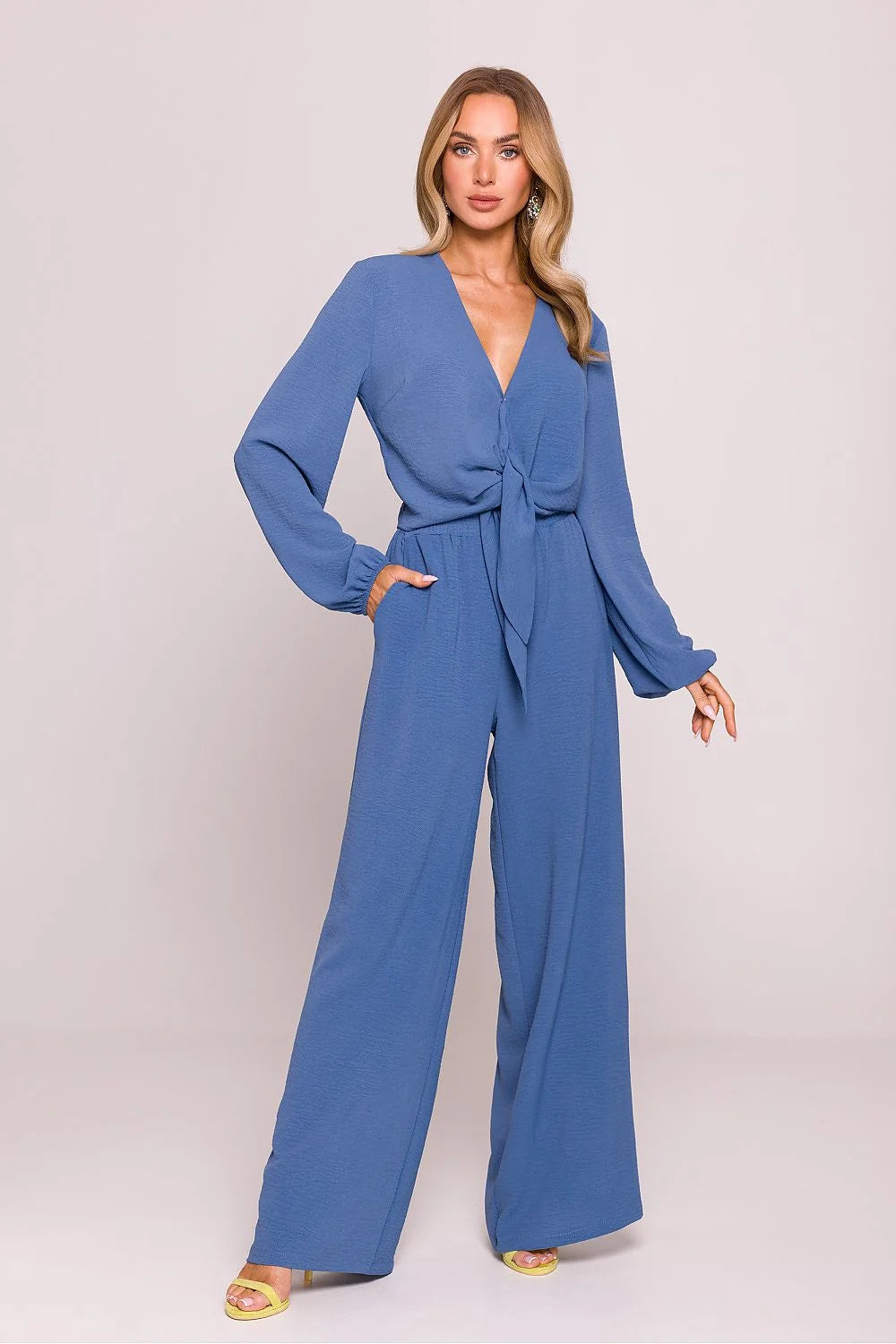 combinaison pantalon femme bleu ardoise crêpe léger coupe fluide taille nouée nœud décolleté plongeant manches bouffantes poignets élastiqués poches latérales