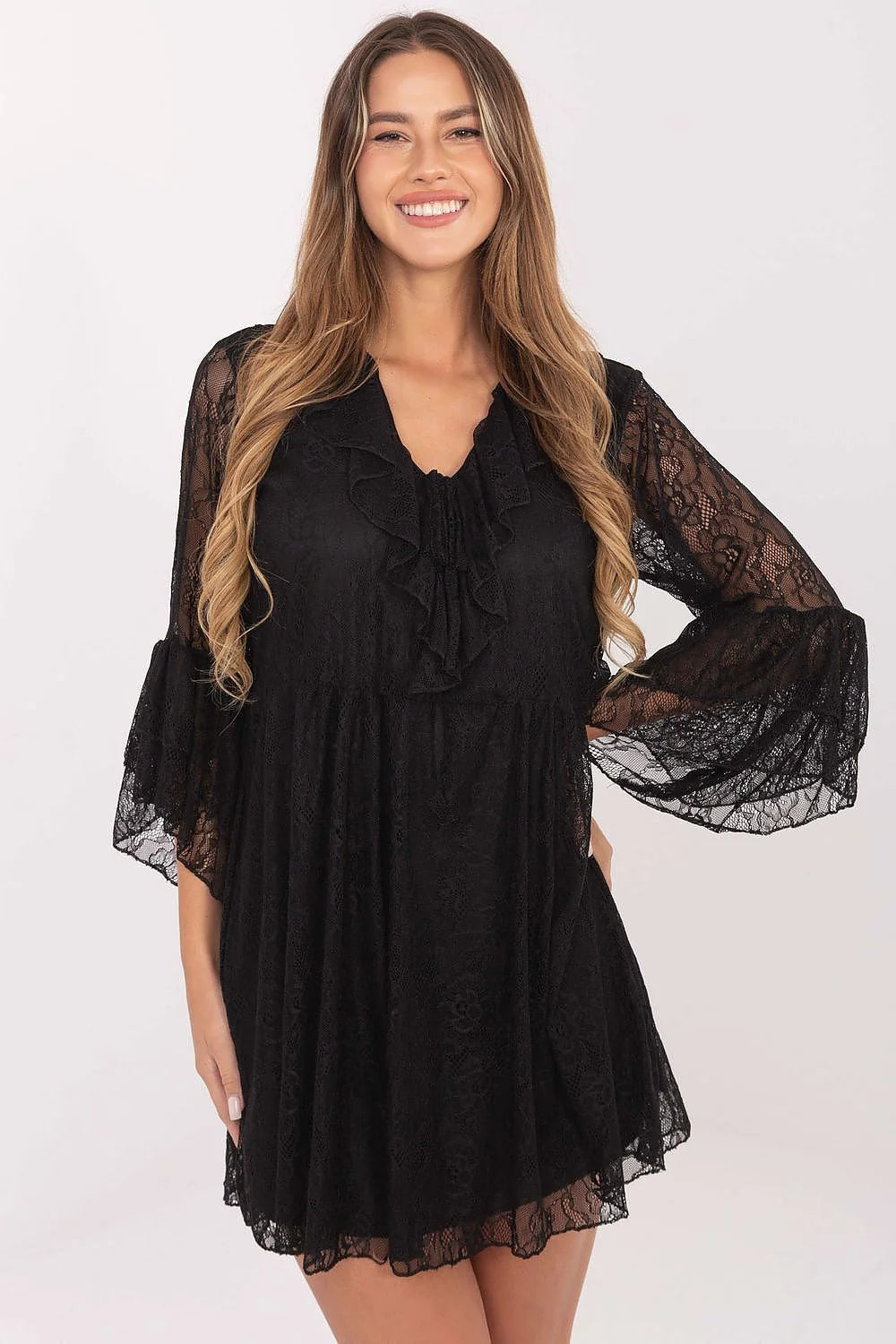 robe soirée dentelle évasée noire courte trapèze fluide décolleté cœur nœud jabot manches trois quarts volants doublée romantique