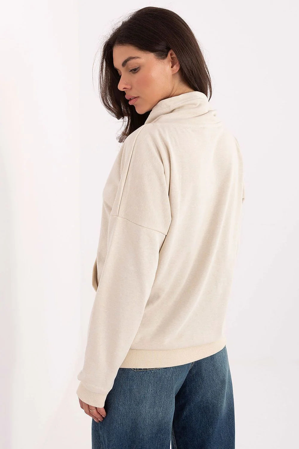 sweat femme beige écru coupe relaxed col châle croisé manches longues bords côtes poche kangourou surpiqûres contrastées molleton doux élasthanne