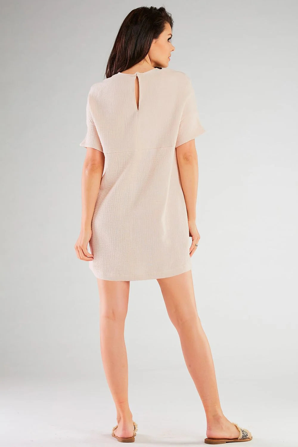 Robe de jour Infinite You robe courte manches courtes tunique fluide nude rose pâle texture gaufrée sans fermeture éclair femme