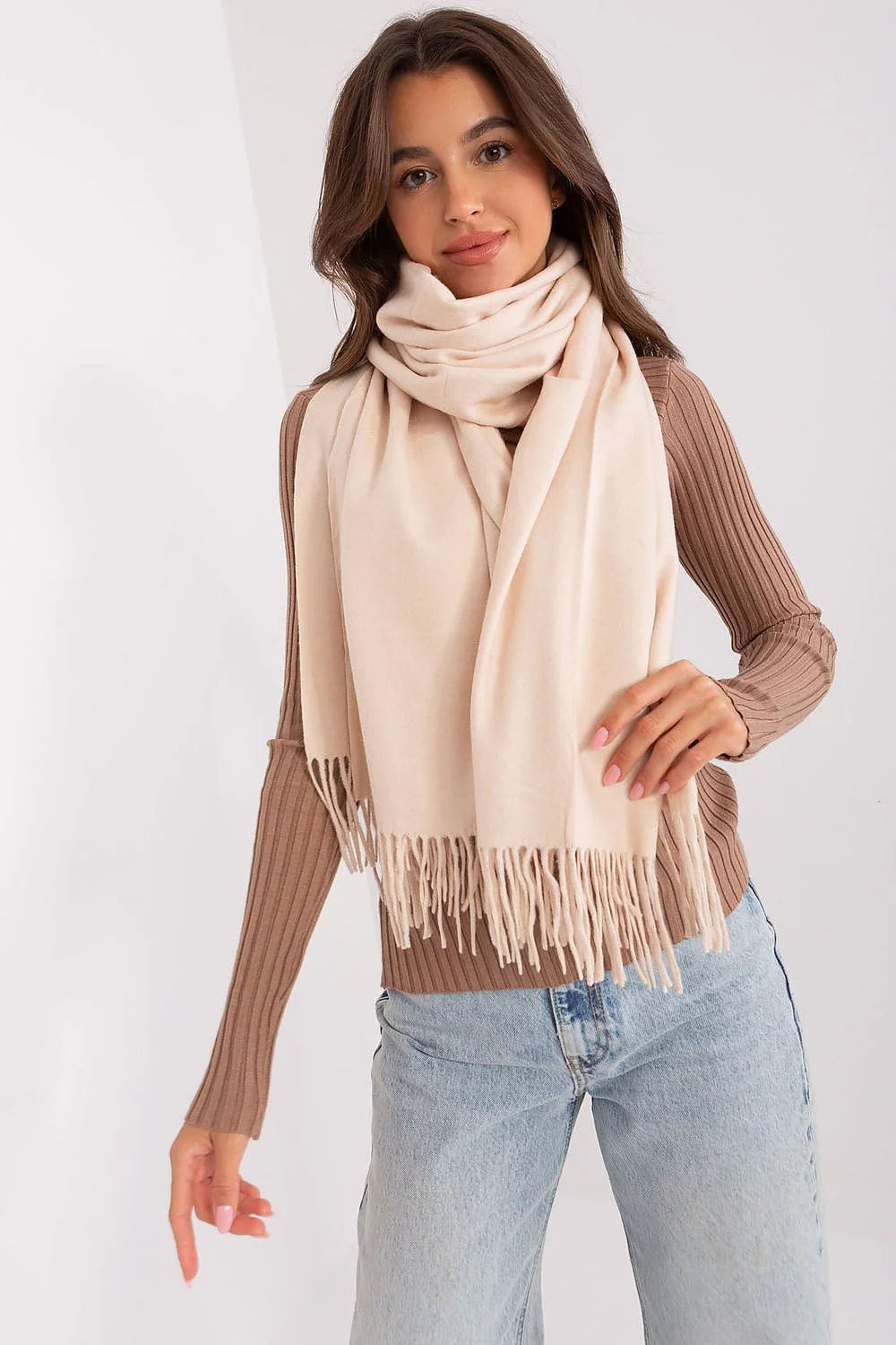Écharpe mode longue pompons douillette automne hiver femme pull tricot manches longues côtelé beige clair brun franges confort élégance