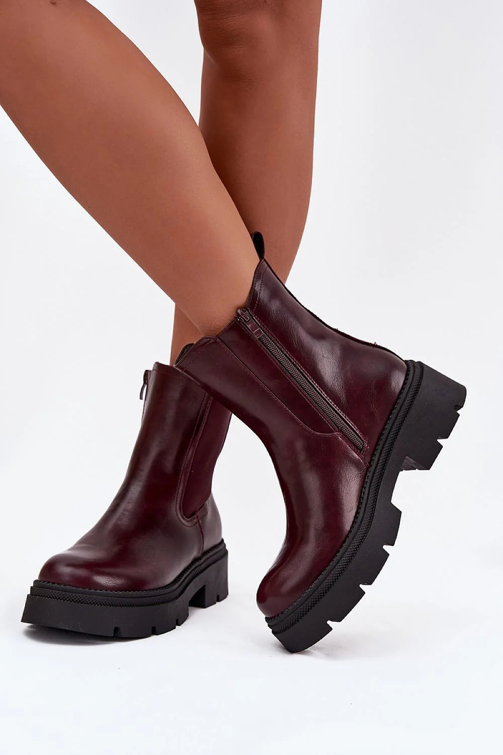 boots femme chelsea cuir bordeaux brillant cheville haute bout rond empiècements élastiques latéraux enfilage facile semelle plateforme noire crantée antidérapante