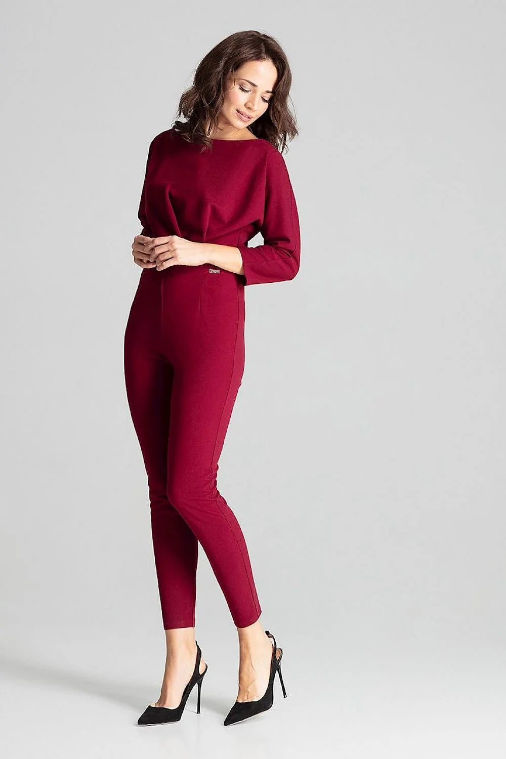 combinaison femme élégante grise polyester élasthanne manches troisquarts col bateau cintrée taille haute jambes cigarette cheville extensible structuré