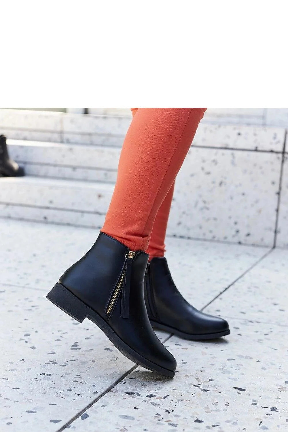 Bottines noires modernes épurées cuir imitation fermeture éclair métal argenté cheville haute semelle épaisse confort automne hiver femme