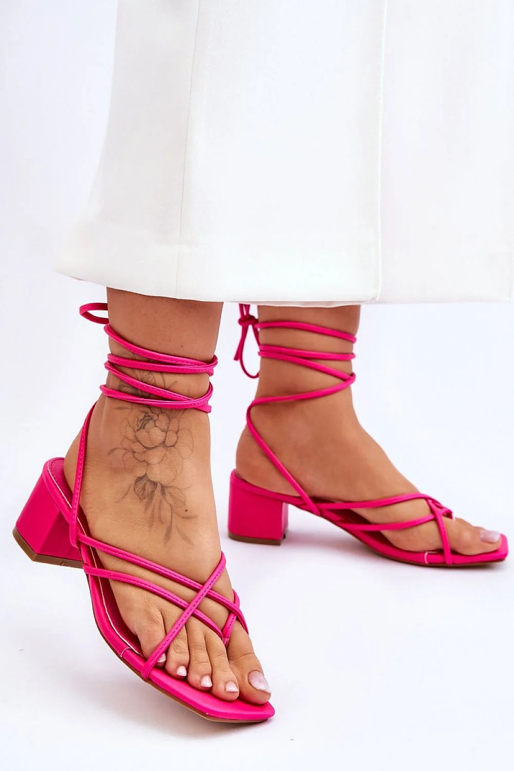 Sandales à lacets pour femmes style moderne couleur rose fuchsia matériau cuir artificiel talon 5 cm ajustables