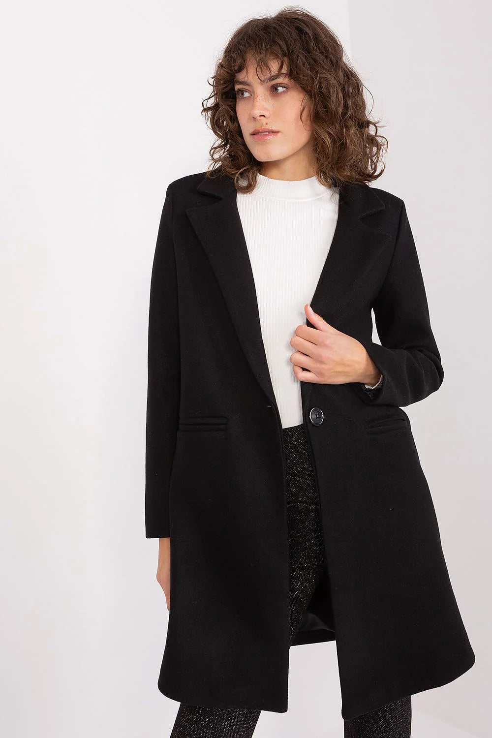 Manteau pour femme classique élégant long manches longues couleur noire coupe droite col à revers matériau de qualité