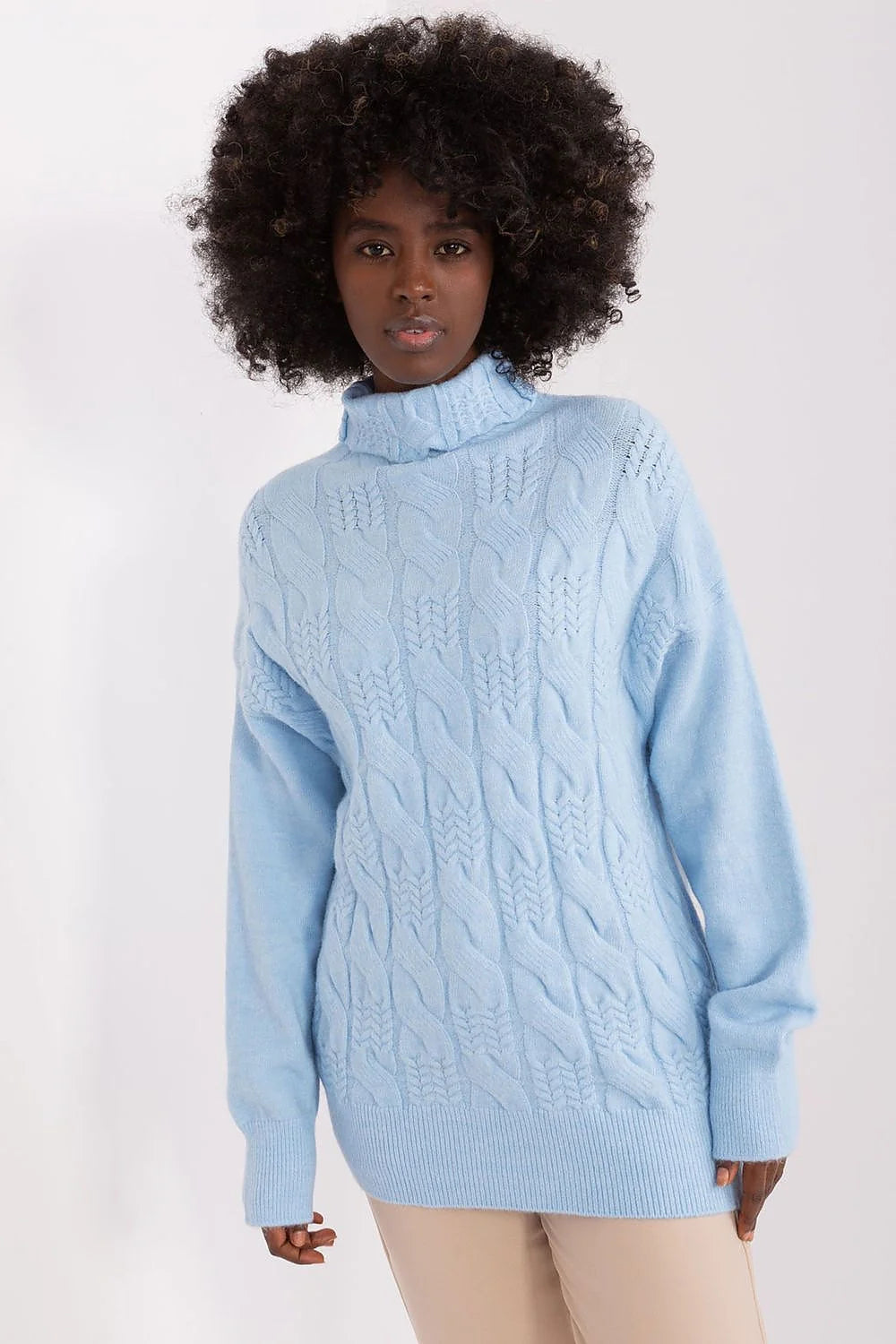 Pull pour femme col roulé motifs côtelés bleu ciel matière douce ample manches longues