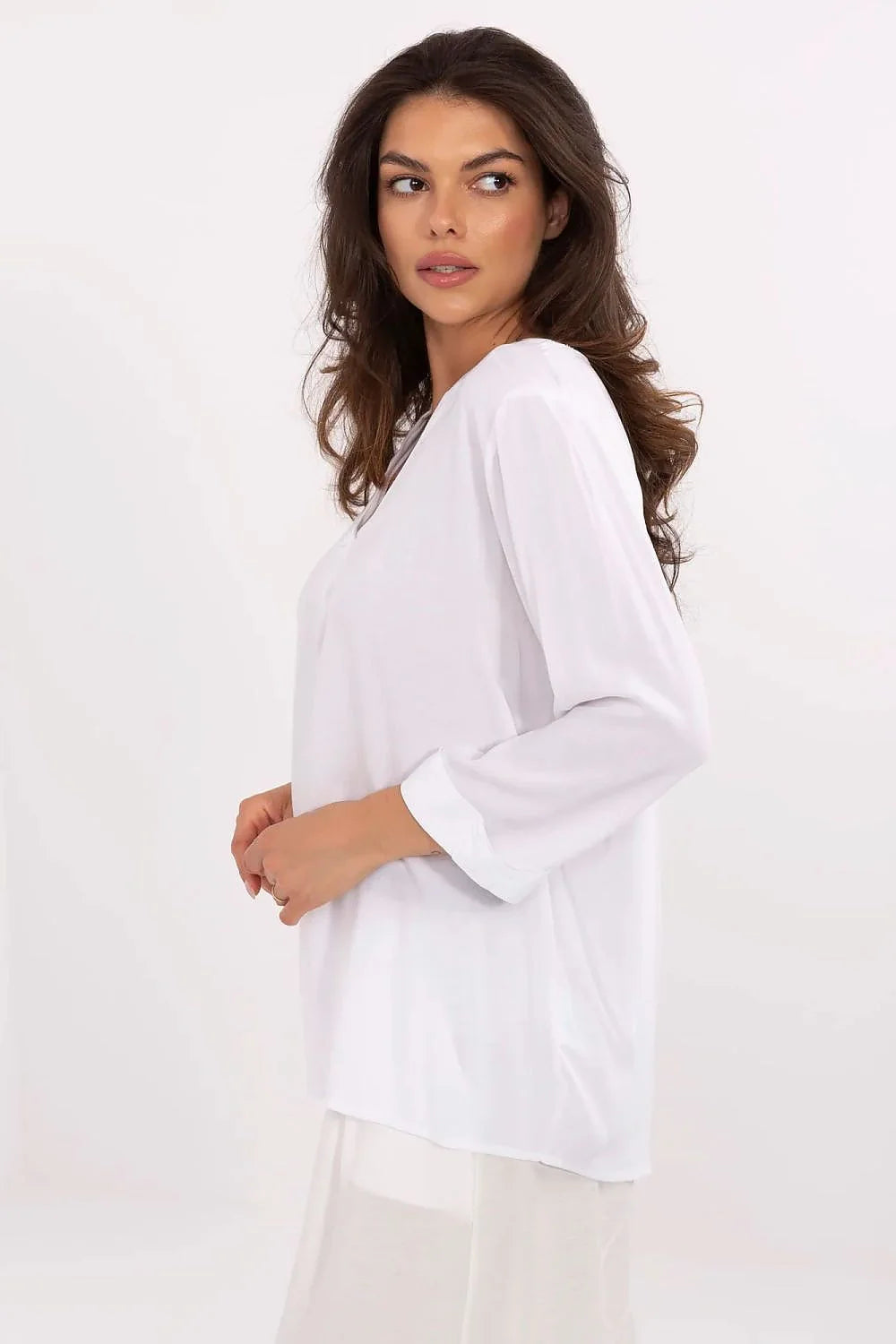 chemisier Sublevel viscose écologique fluide léger doux respirant col V manches troisquarts ample pli central poignets boutons finition blanc minimaliste