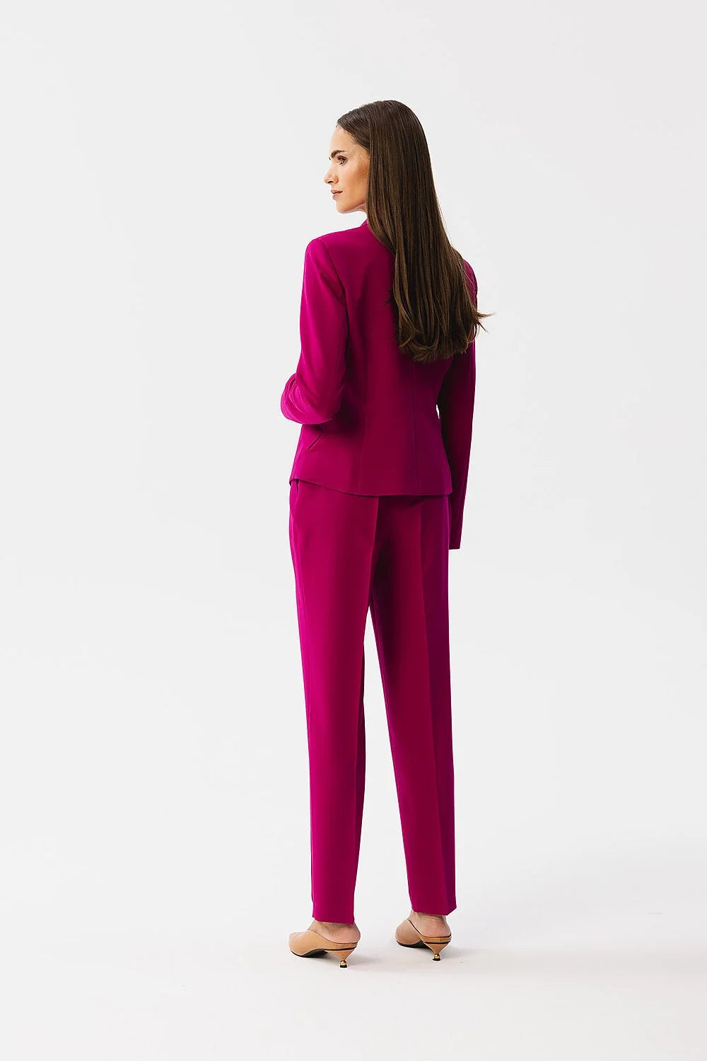Tailleur-pantalon moderne élégant couleur fuchsia ajusté col à revers coupe slim femme