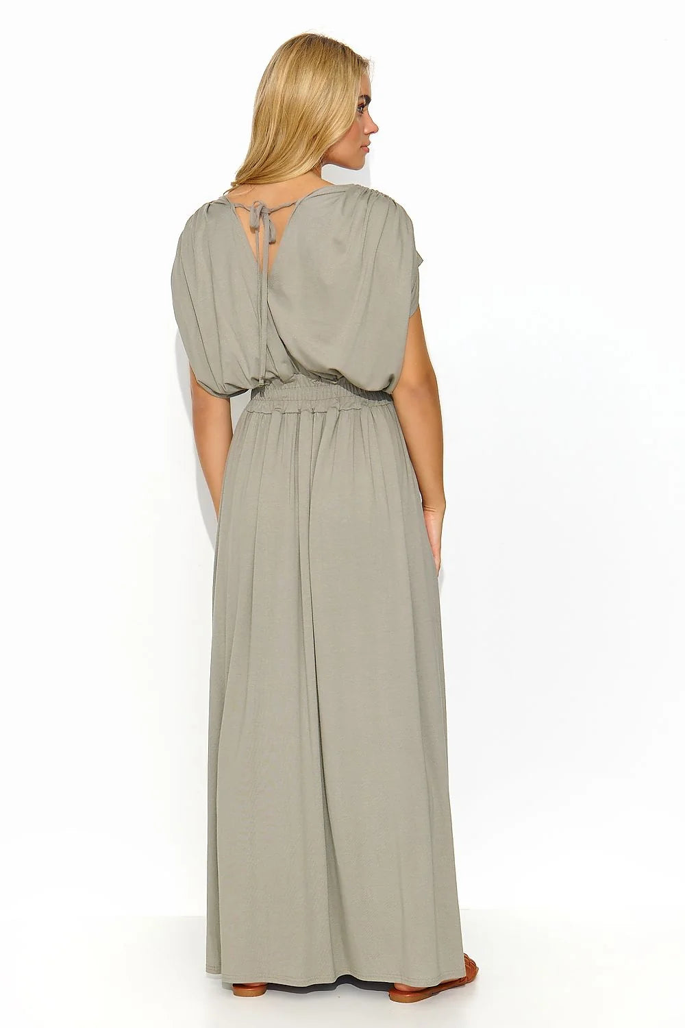 Robe de jour élégante longue maille légère en V manches courtes dos nu taupe femme