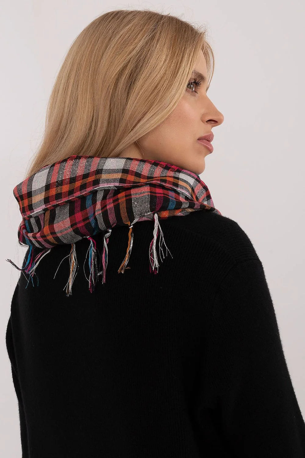 écharpe foulard carré carreaux tartan multicolore noir rouge bleu blanc franges tissé doux léger coton polyester polyvalent automne hiver chic