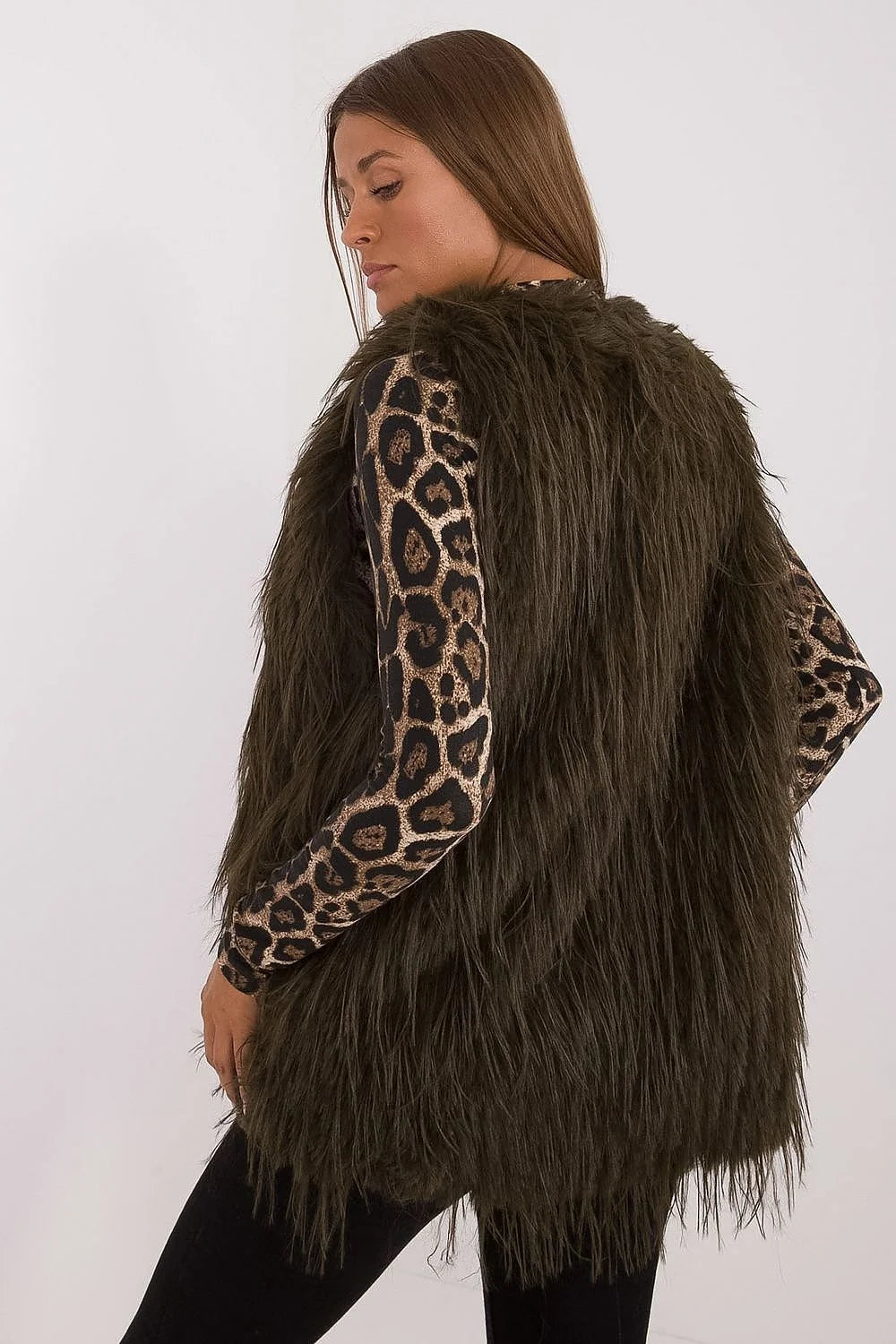 Gilet long en fausse fourrure vert olive sans manches texture duveteuse coupe droite ample pour femmes