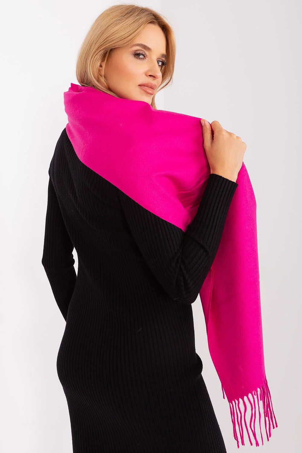 écharpe fuchsia vif oversize douce chaude franges longues laineuse synthétique légère confortable élégante intemporelle polyvalente ample longue 196cm