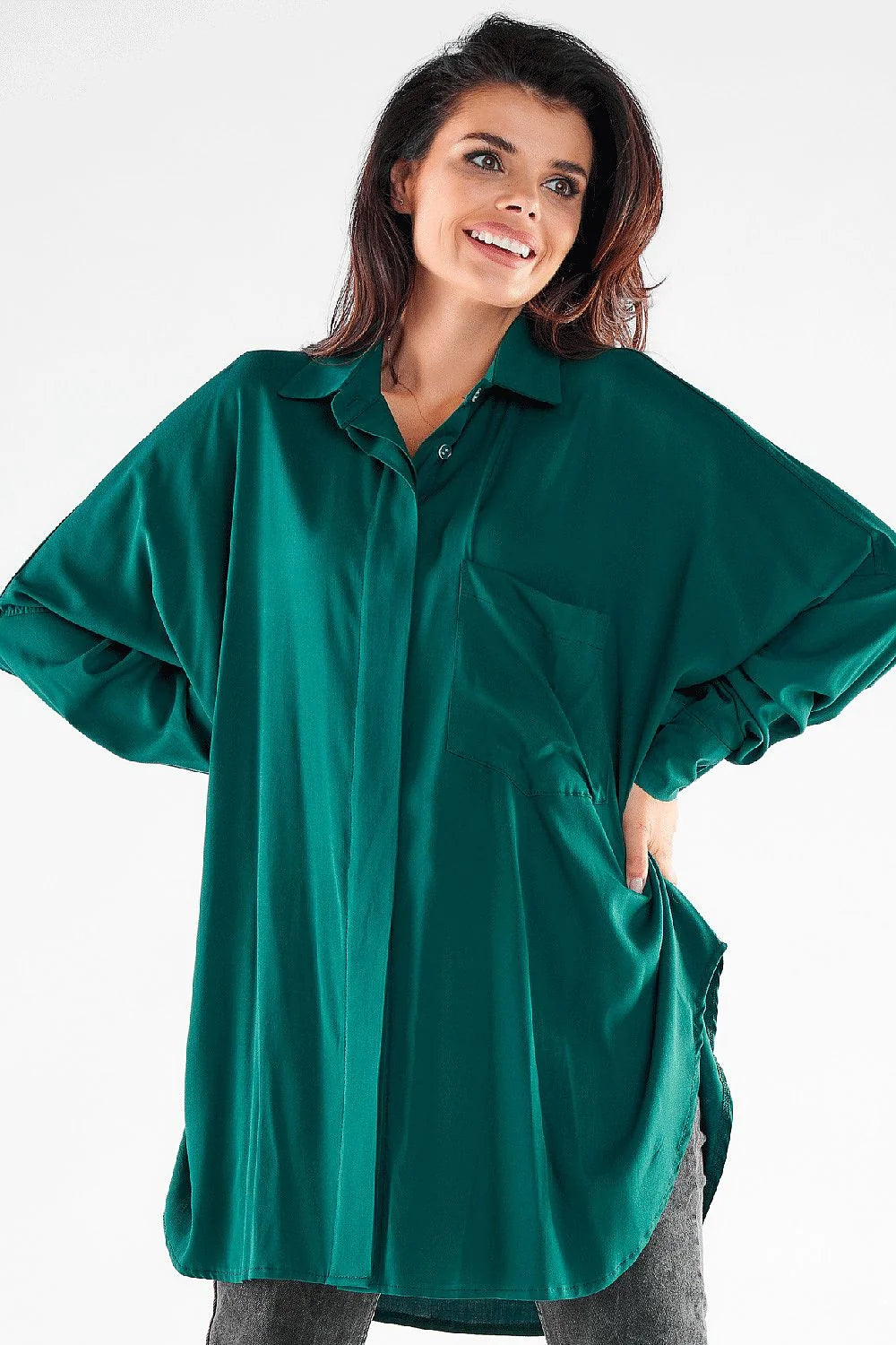 chemise femme oversize manches longues tissu fluide blanc pur coupe ample col structuré poignets larges dissimulés