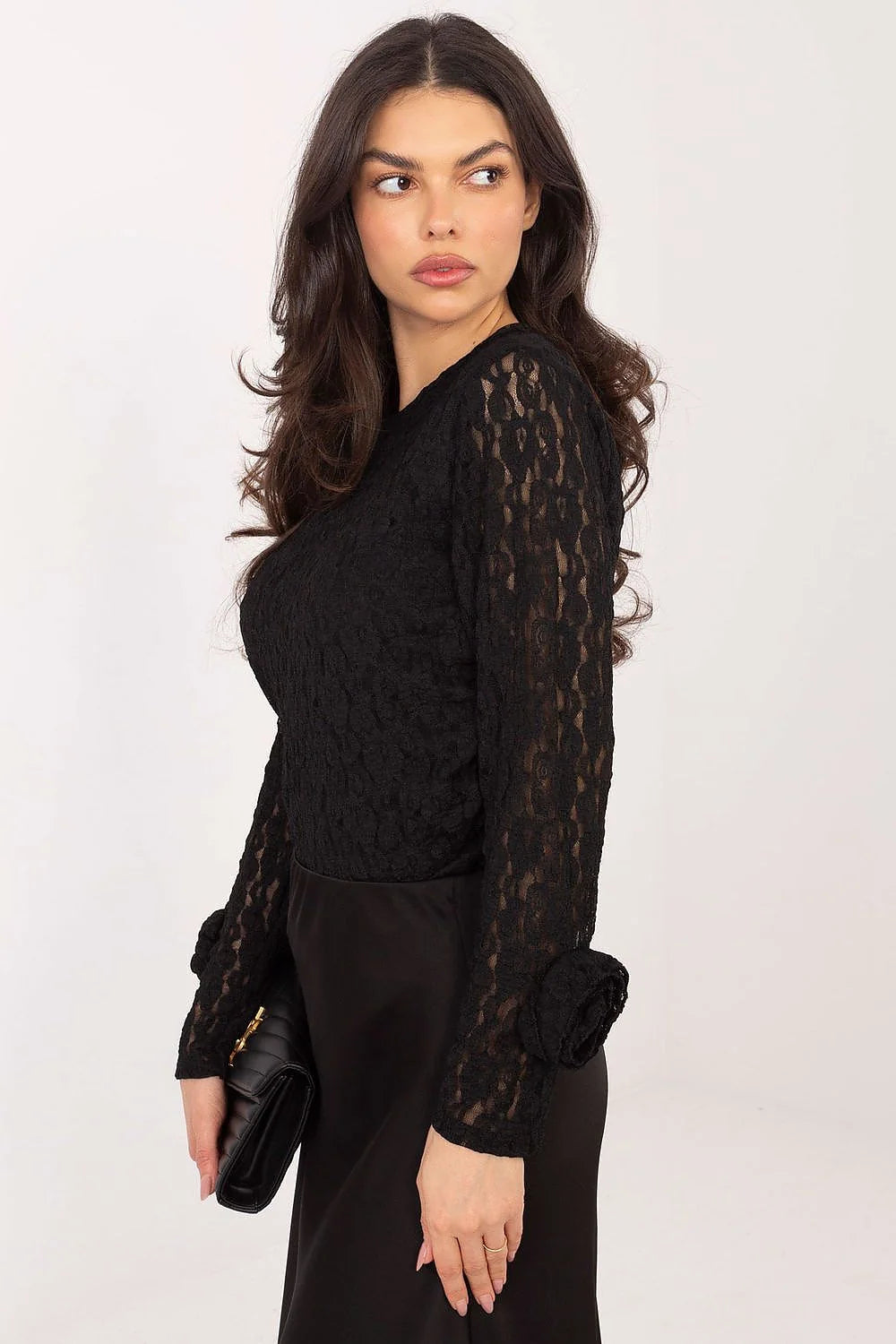 blouse dentelle noire manches longues col rond corps doublé cintrée féminine élégante texturée rosaces poignets viscose extensible confortable soirée