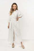 Robe-chemise longue à rayures fines en lin blanc cassé avec ceinture et boutons en bois