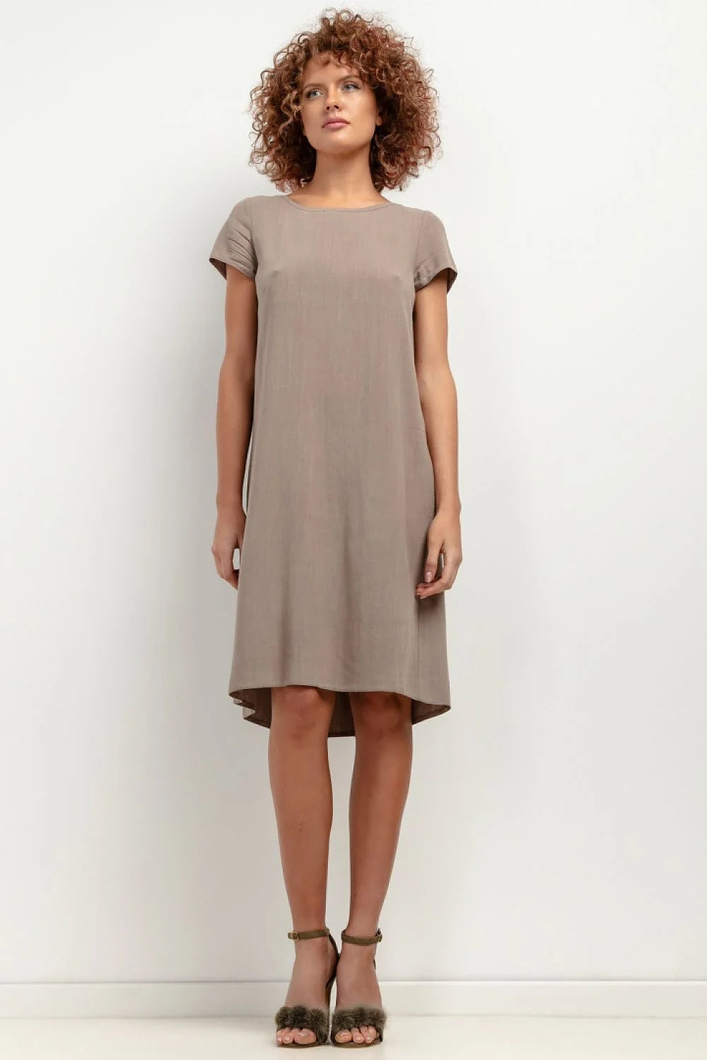 robe Tessita viscose lin légère respirante taupe sophistiquée coupe droite ample trapèze ourlet arrondi dos manches courtes tombantes