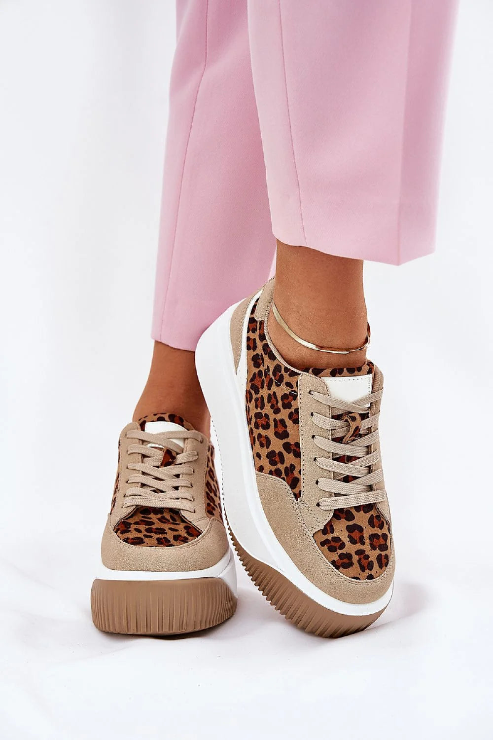 Chaussures de sport femmes tendance modernes semelle plateforme animal motif léopard cuir suédé ecofriendly confortable style quotidien