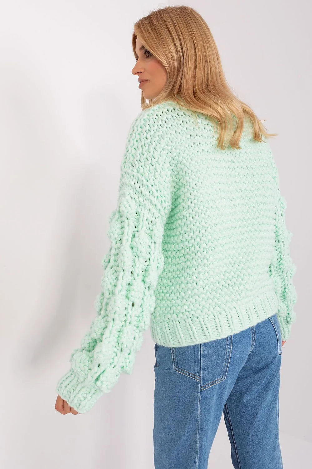 Pull en maille femme couleur pastel manches volumineuses texture tricotée col montant style casual automne hiver
