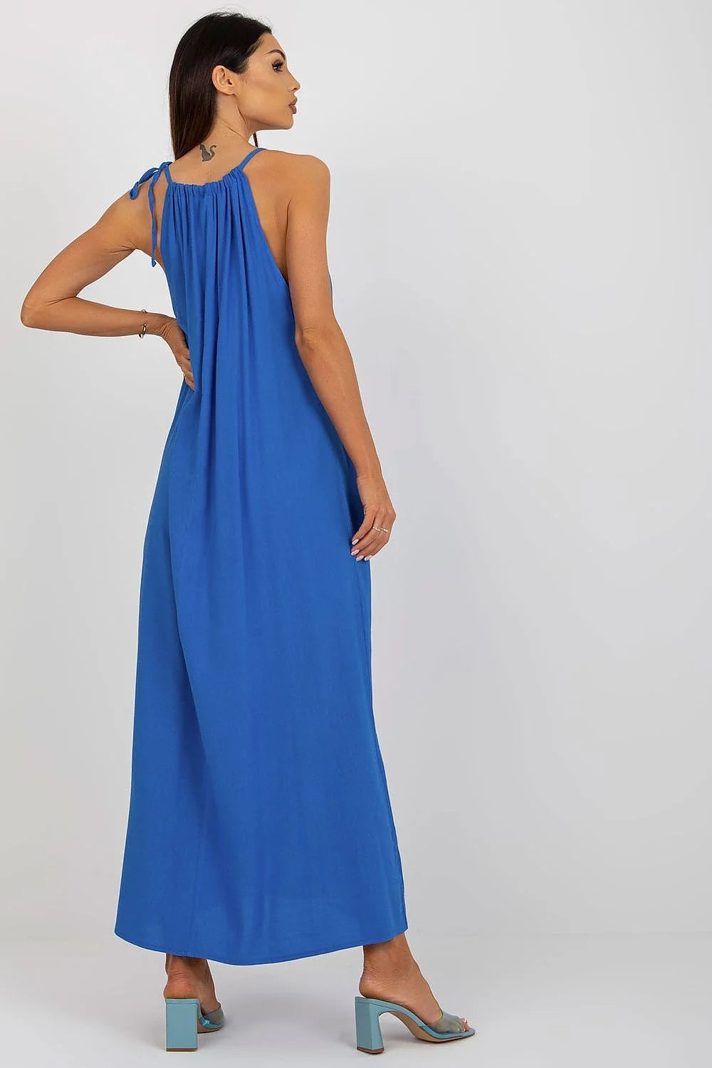 Robe de jour Och Bella longue fluide moderne été style chic minimaliste tissu léger spaghetti straps ajustables fente latérale
