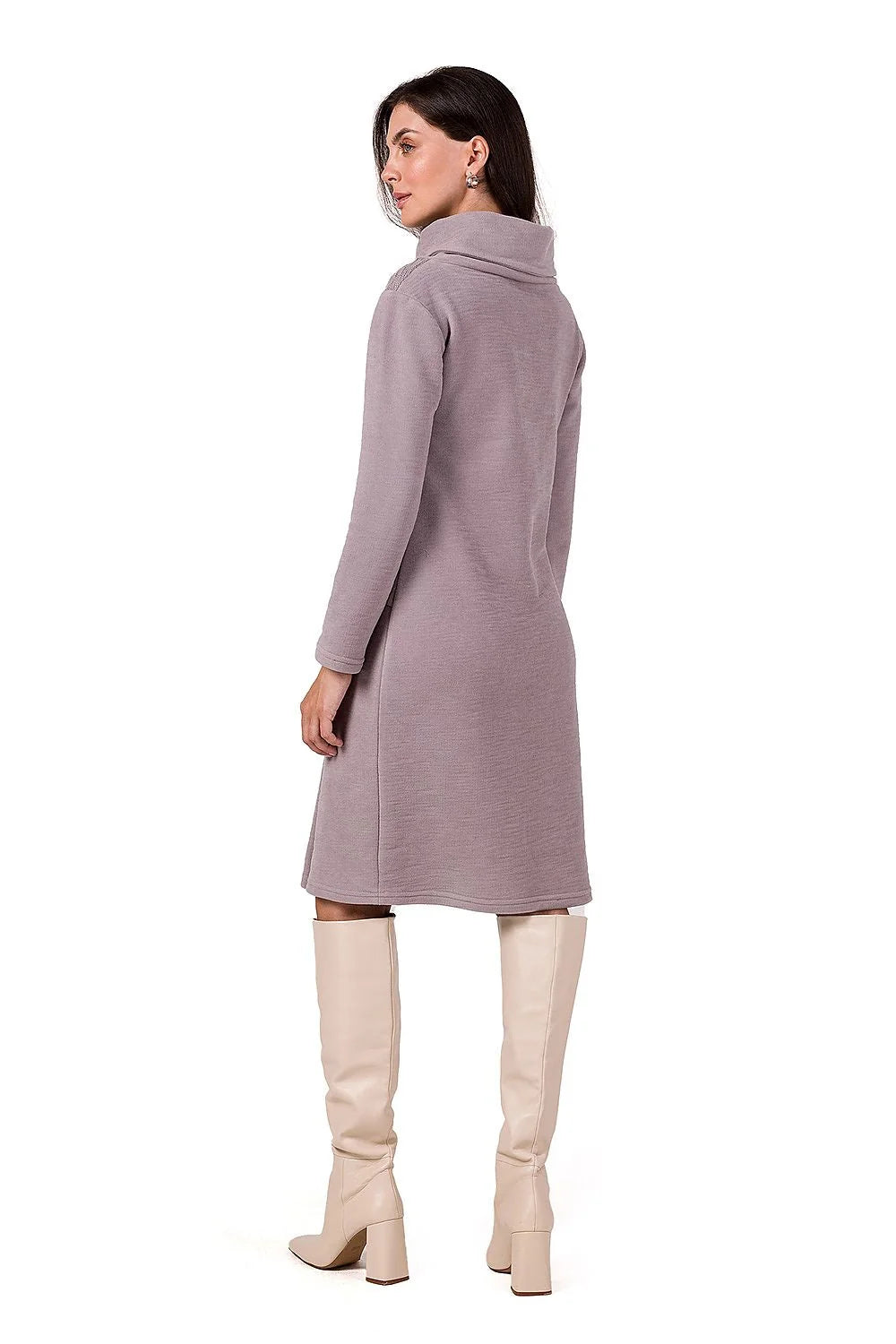 Robe de jour élégante pour femme en tricot doux couleur mauve, manches longues, col montant ajusté, coupe midi moderne et intemporelle