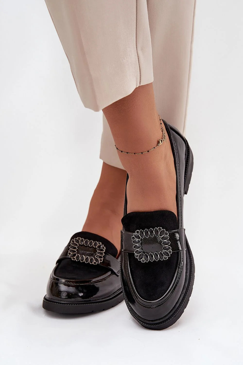 mocassins femme noirs verni empiècement suédé bout arrondi semelle épaisse crantée antidérapante intérieure cuir confortable maintien slipon talon bas polyvalent
