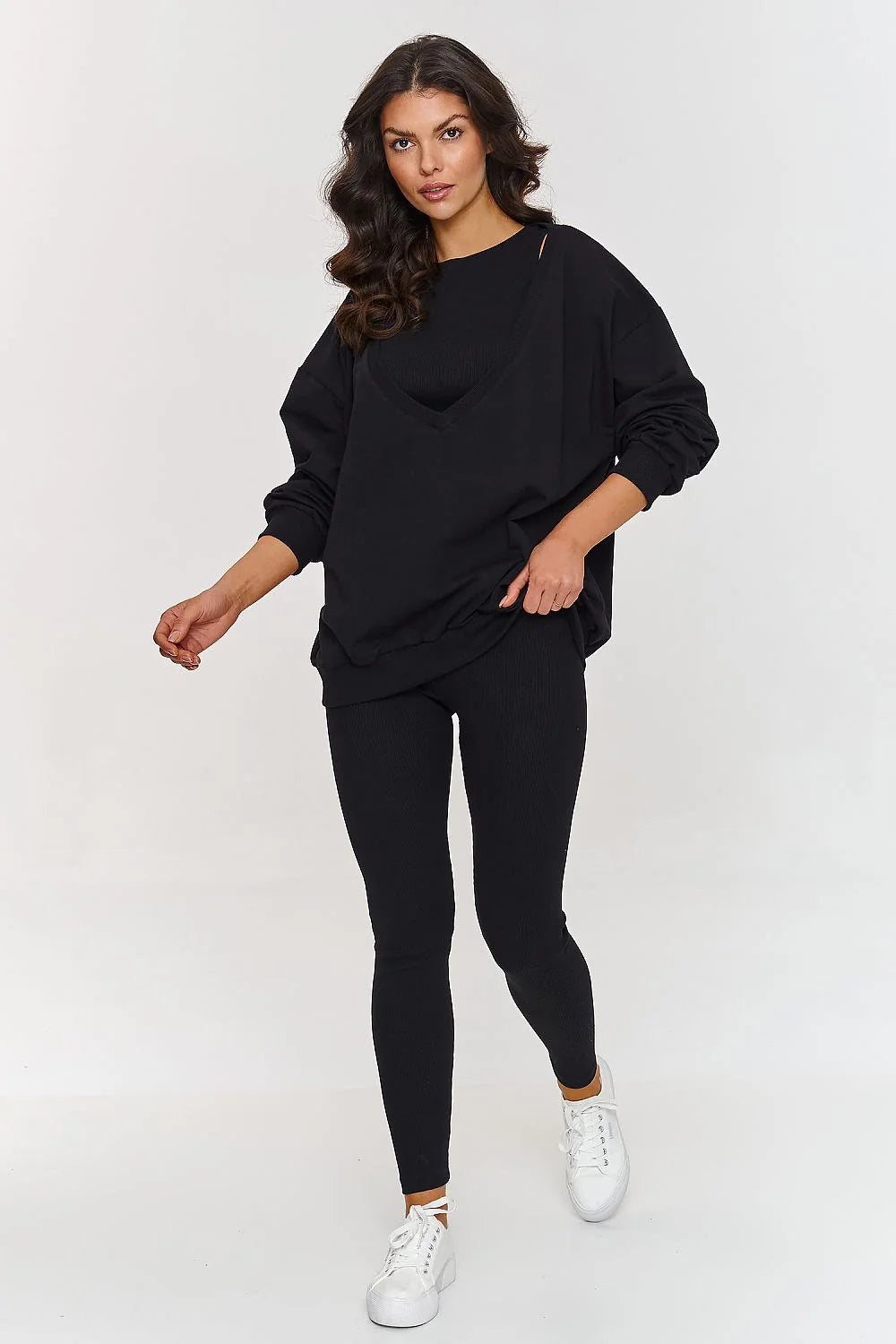 ensemble sportswear femme Makadamia noir oversize sweatshirt col profond manches longues bouffantes top côtelé leggings slim taille haute extensible confortable