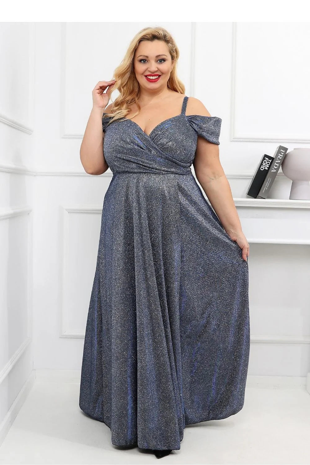Robe de soirée élégante longue décolleté en cœur bretelles épaules nues sirène bleu-gris irisé fente haute femme