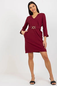 Robe coton élasthanne bordeaux encolure v manches 3/4 coupe droite ceinture métallique poches latérales élégantes femme