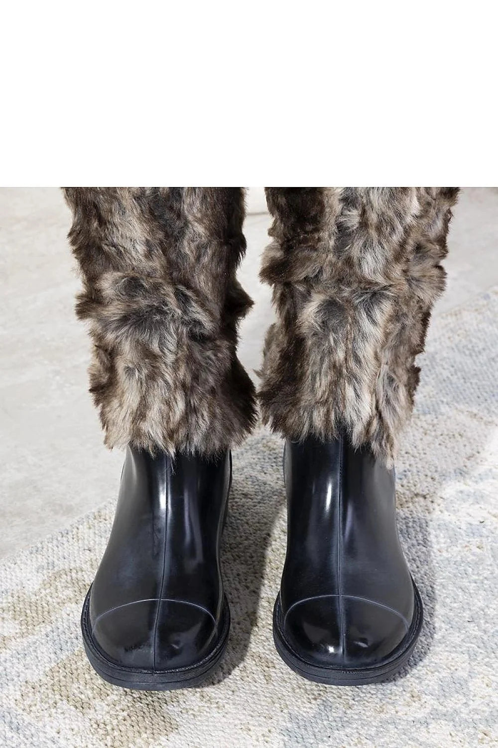 guêtres fourrure synthétique femmes longueur genou brun gris marbré pelucheuse chaude cosy montagnard glamour