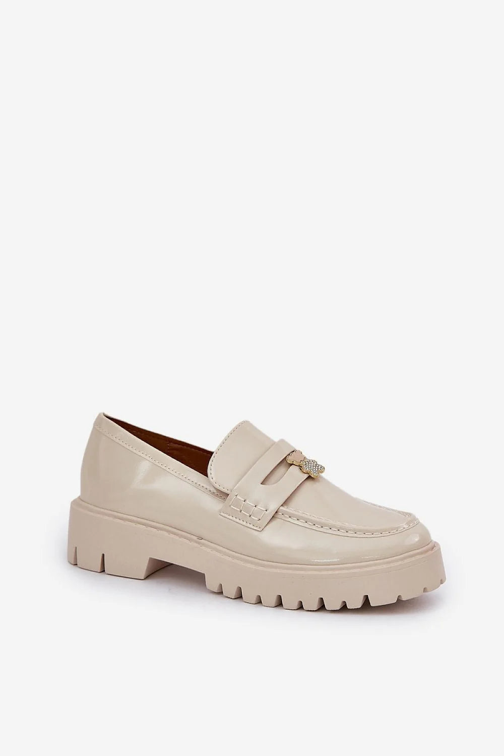 mocassins femme similicuir verni beige clair brillant bout arrondi empeigne bride bijou coeur cristal doré strass semelle crantée épaisse confort