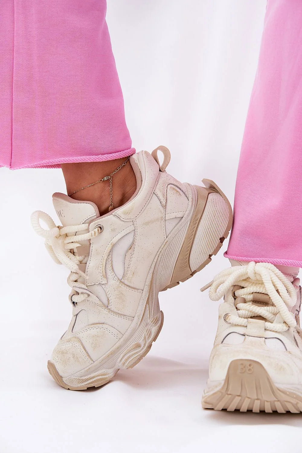 Chaussures de sport pour femme design moderne années 90 cuir naturel semelle épaisse style audacieux beige lacets épais GOE sneakers mode urbaine confort