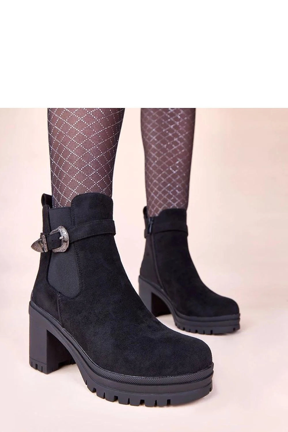 bottines chelsea talon bloc semelle crantée suédine noire bout rond plateau antidérapant maintien confort bride décorative boucle métal argenté urbain