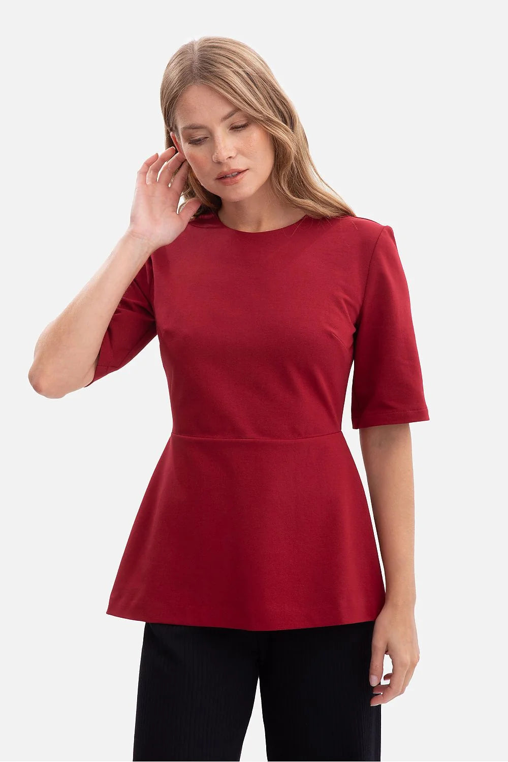 chemisier peplum bordeaux profond femme manches mi longues encolure ronde coupe cintrée basque évasée taille marquée matière structurée stretch légère