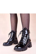 bottines vernies noires style rangers lacets zip latéral œillets métalliques bride réglable semelle crantée épaisse talon bloc confortable