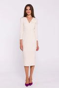 robe fourreau midi ivoire cintrée ajustée encolure V profonde manches mi longues épaule fleur appliquée tissu satiné coutures soignées