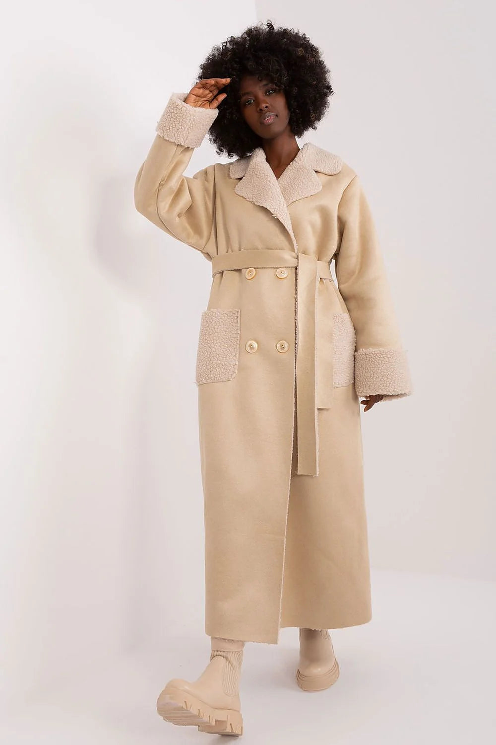 Manteau pour femme long modern élégant beige faux fourrure ceinture double boutonnage manches longues poches femmes hiver