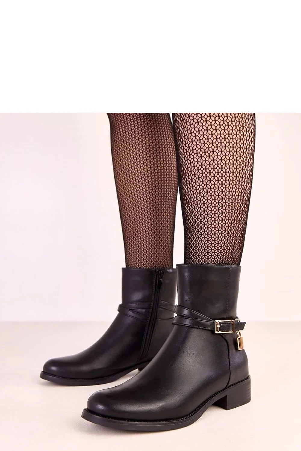 bottines Solea cuir écologique finition éclatante boucle décorative cadenas latéral bout pointu talon bas 3cm tige 15cm doublure douce