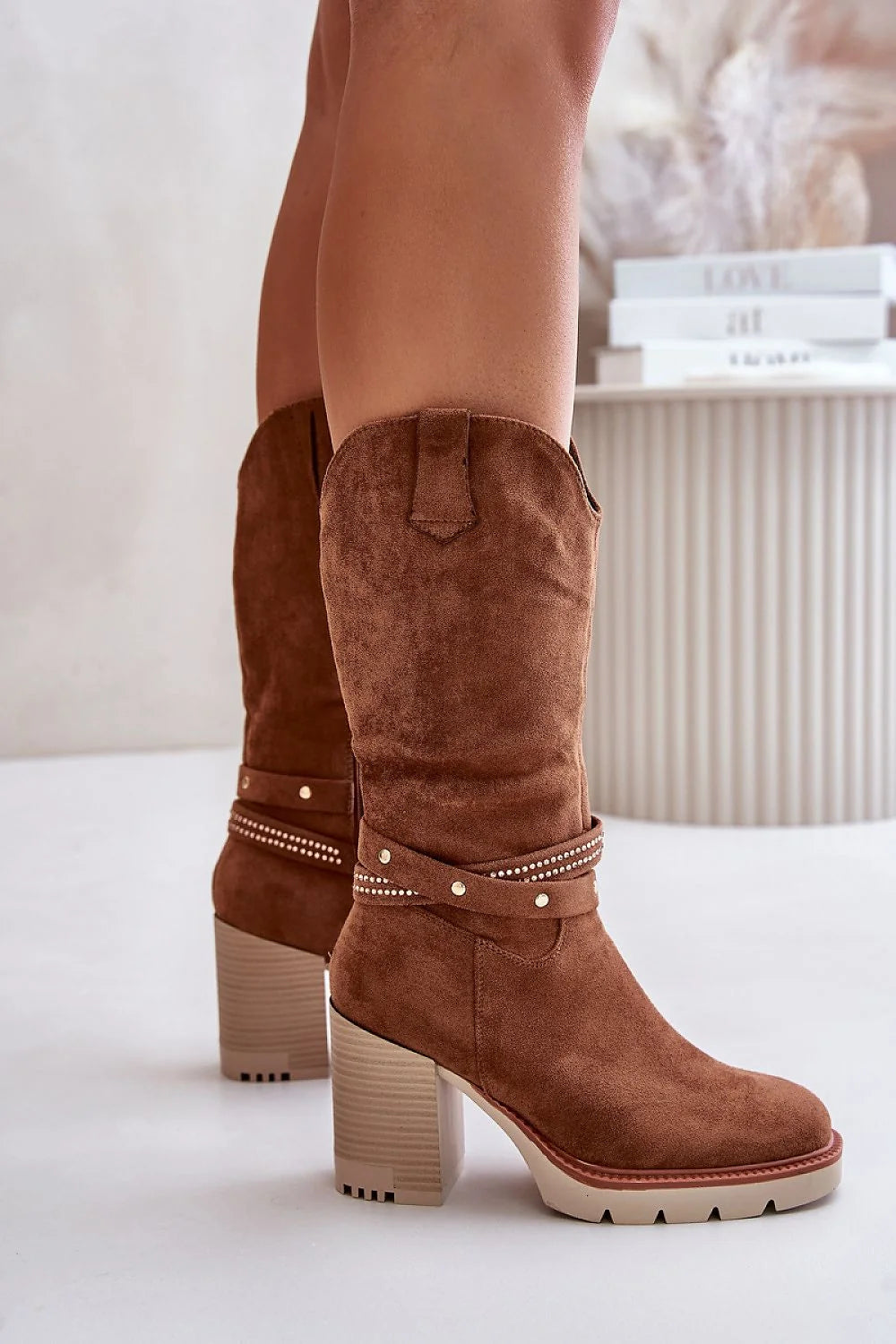 Bottes hautes pour femmes en daim brun style western zippé talon bloc 31 cm confortable