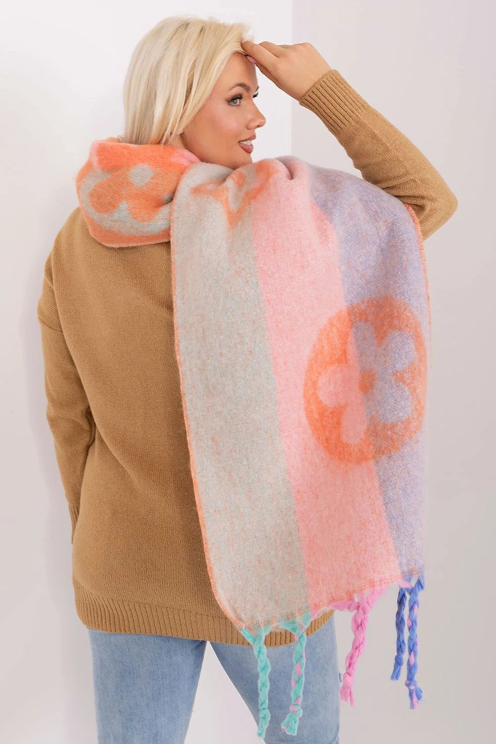 écharpe oversize mohair brossée longue volumineuse orange saumon rayée grisée duveteuse chaude franges torsadées multicolores turquoise bleu rose cosy contemporain