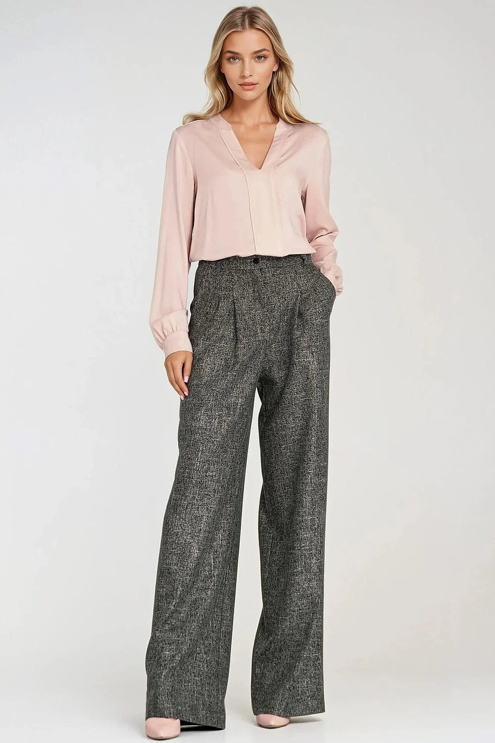 chemise blouse femme manches longues col V viscose légère fluide satinée rose poudré coupe régulière poignets froncés boutonnée base droite
